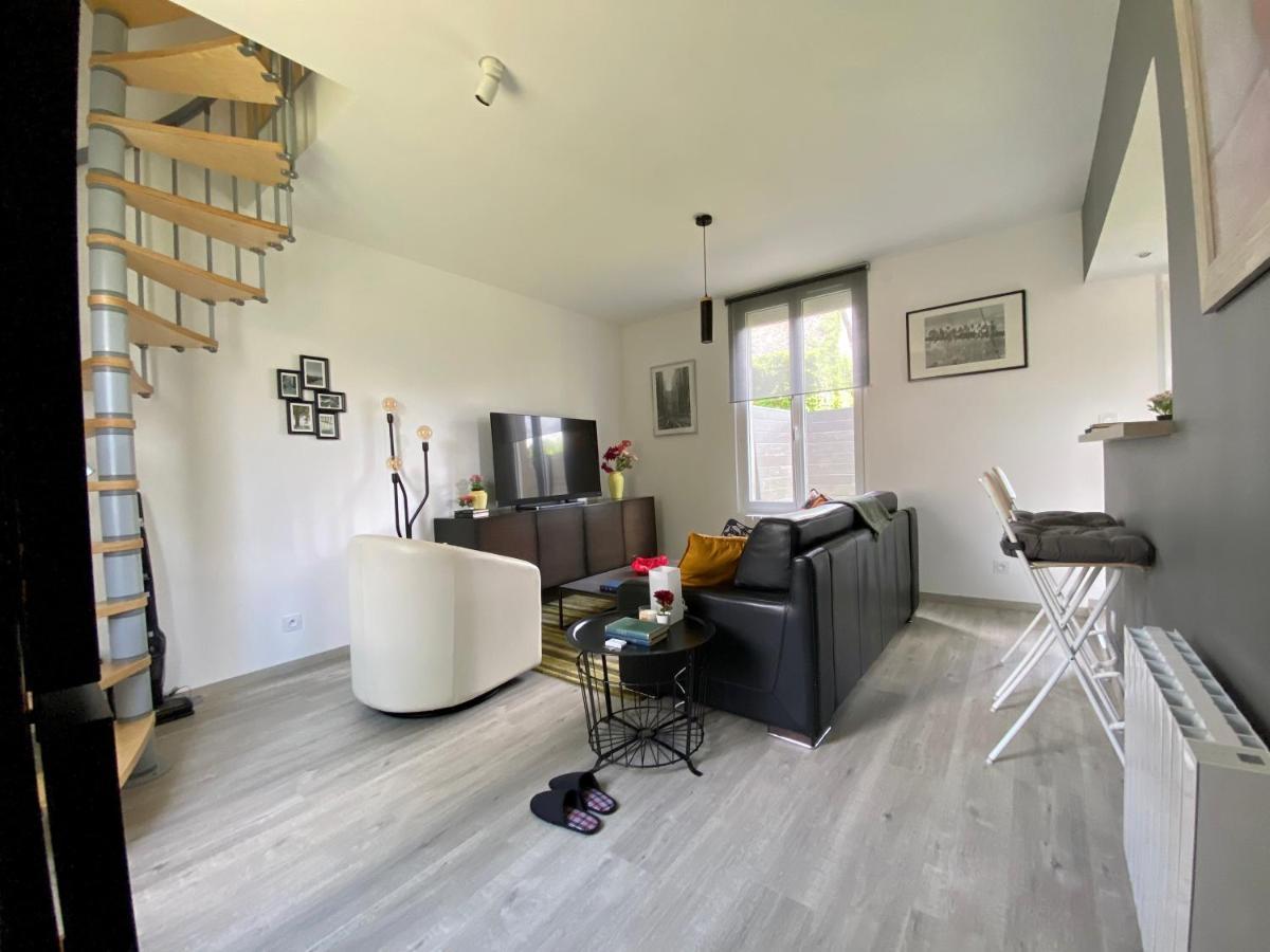 Jiwe Villa Chilleurs-aux-Bois Luaran gambar